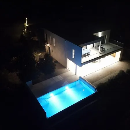 A Mont Nos Hotes Villa